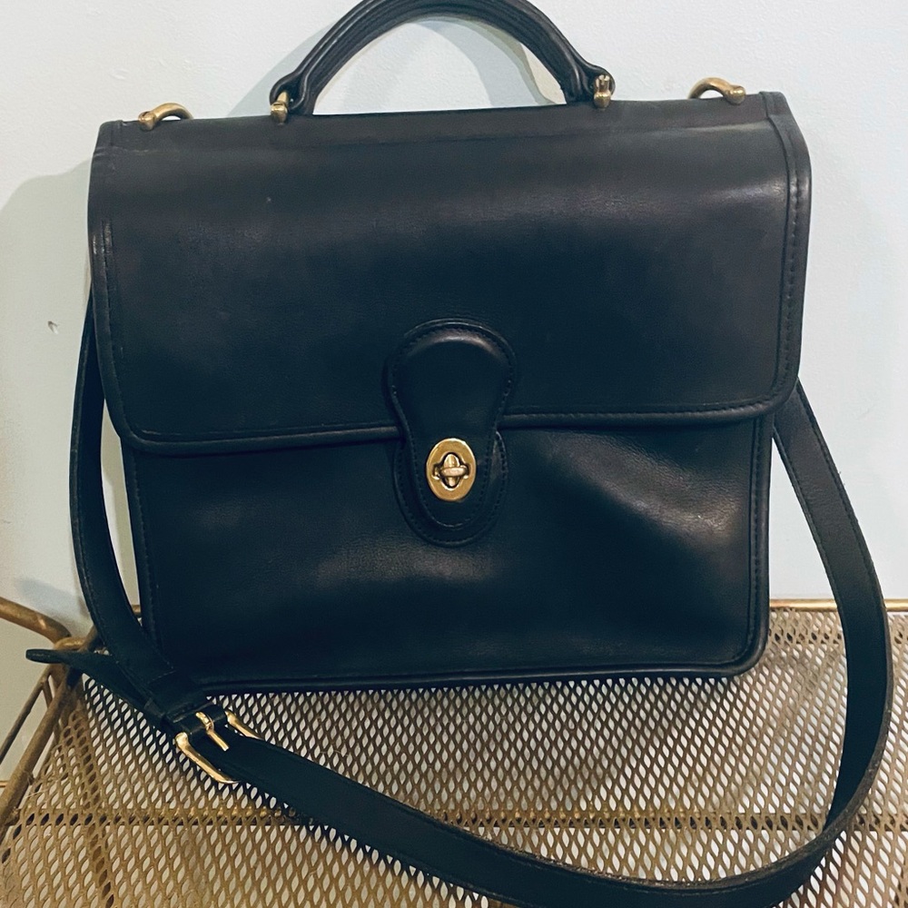 Vintage COACH WILLIS Top Latch Satchel
Navy Blue  H4C-9927
